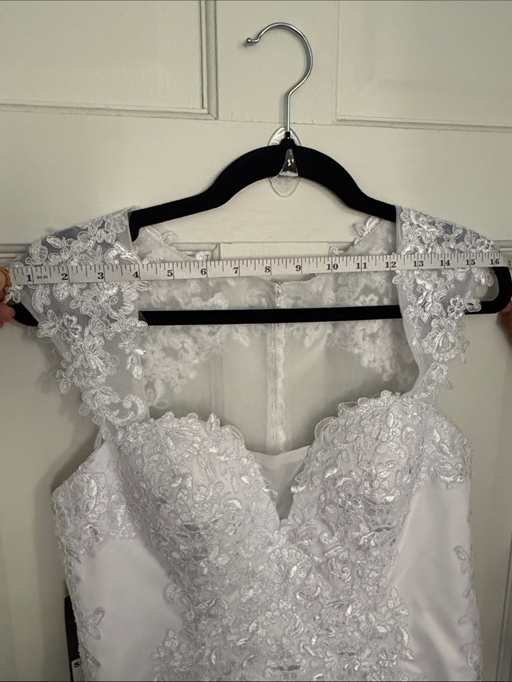 Ivory Lace Mermaid Wedding Dress with Floral Appliqué - Picture 9 of 16